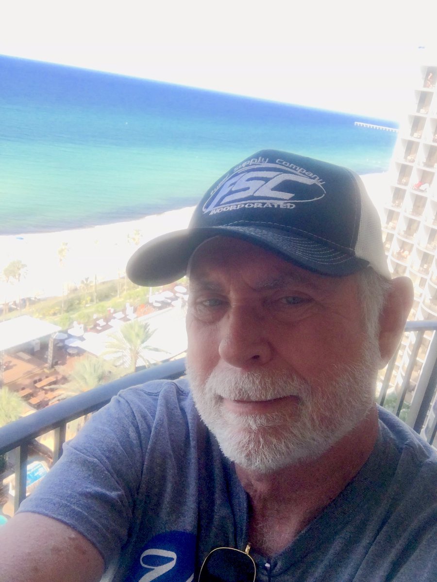 realbjkelli's tweet photo. Doing the show live from the Holiday Inn resort Panama City Beach. @HolidayInnPCB https://t.co/o0Jb2sJZzi