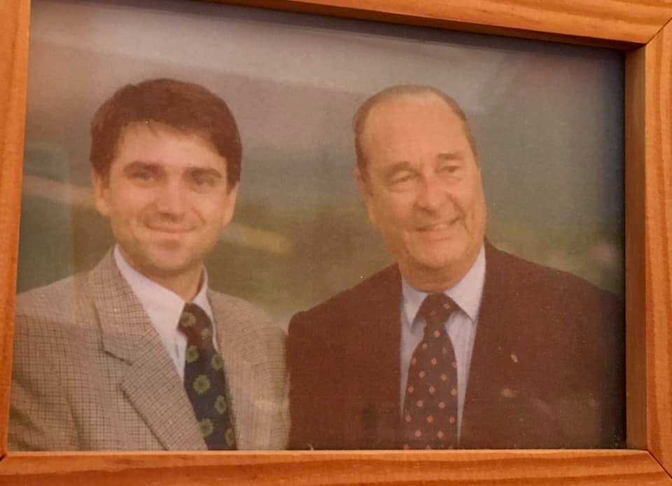 Tristesse en apprenant la nouvelle.
Jacques Chirac était un Homme d’Etat.
Défenseur d’une certaine idée de la France, soucieux du devenir de la planète et un pacifiste convaincu.
Sa bienveillance nous manquera...et la France en a besoin..