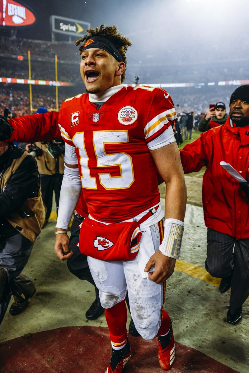 brgridiron's tweet photo. Chiefs could give Pat Mahomes an extension "in excess of $200 million" this offseason, per @AdamSchefter 😳

Would make him highest-paid player in NFL history at 24 years old https://t.co/4Br0YzqZt0