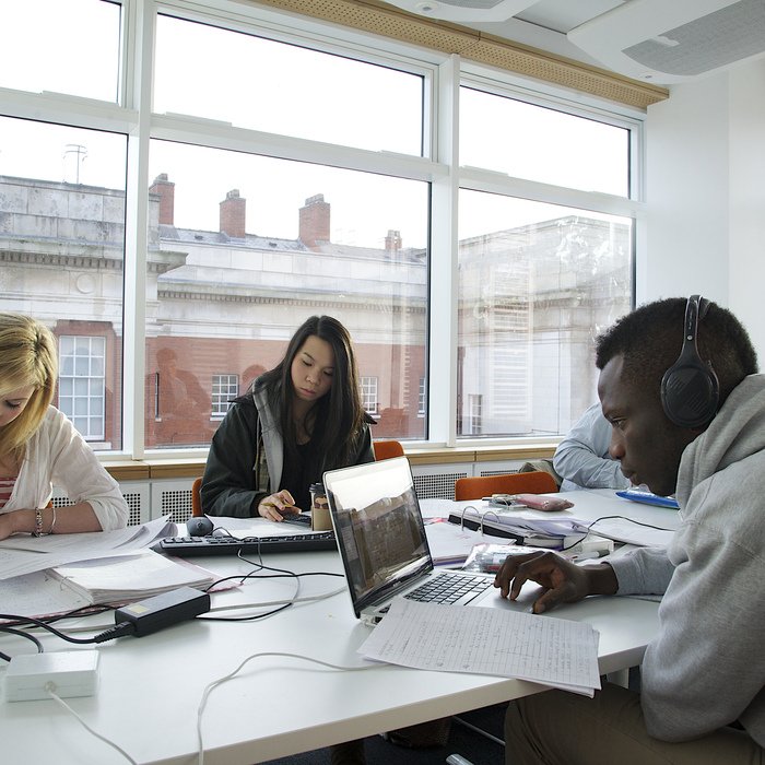 UoM_ITS's tweet image. The @UoMLibrary is there to help you have the best possible learning experience - we&apos;ve got walk-up support desks across library locations in case you face any IT glitches. Find out how the Library can help you get started at uni- manchester.ac.uk/library/get-st… #UoMGetStarted