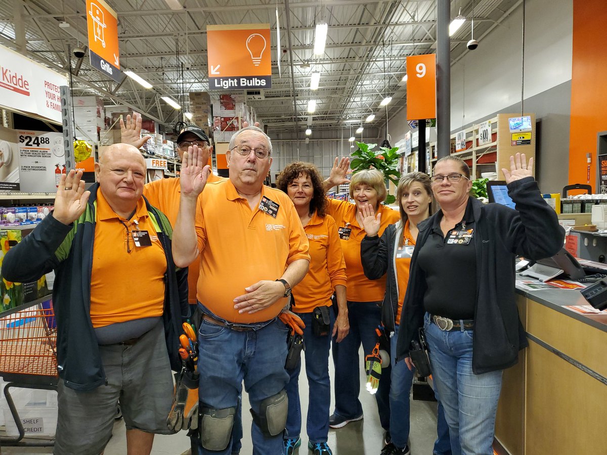 Ellie29264699's tweet photo. Snohomish MET taking the safety pledge and committing to safety. #D317SummerOfSafety #TheMETway https://t.co/K51jOQgtdI