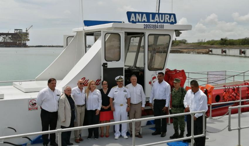 GrupoT21's tweet photo. ⚓ #Marítimo: Abanderan draga “Ana Laura” en puerto de Altamira https://t.co/gKu7UfHVTN
Por #RedacciónT21 #GrupoT21 #APIAltamira #GrupoDPH #PuertoAltamira #Draga #PISSA #AvantEnergy https://t.co/HUlii4cpHP