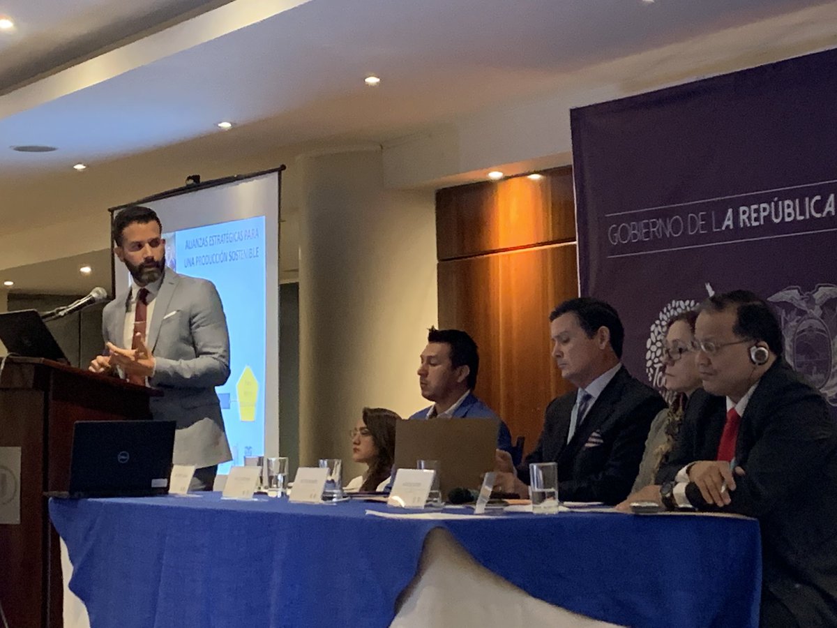 ANCUPAEC's tweet photo. Presentación del plan Redd+ Su objetivo Principal es llegar a un enfoque de Palma sostenible, cero deforestación, promover e incentivar la cadena. #AmbienteEC #AgriculturaEC #RSPO #REDD+ #EnfoqueJurisdiccional https://t.co/sgQ9xXTsMX