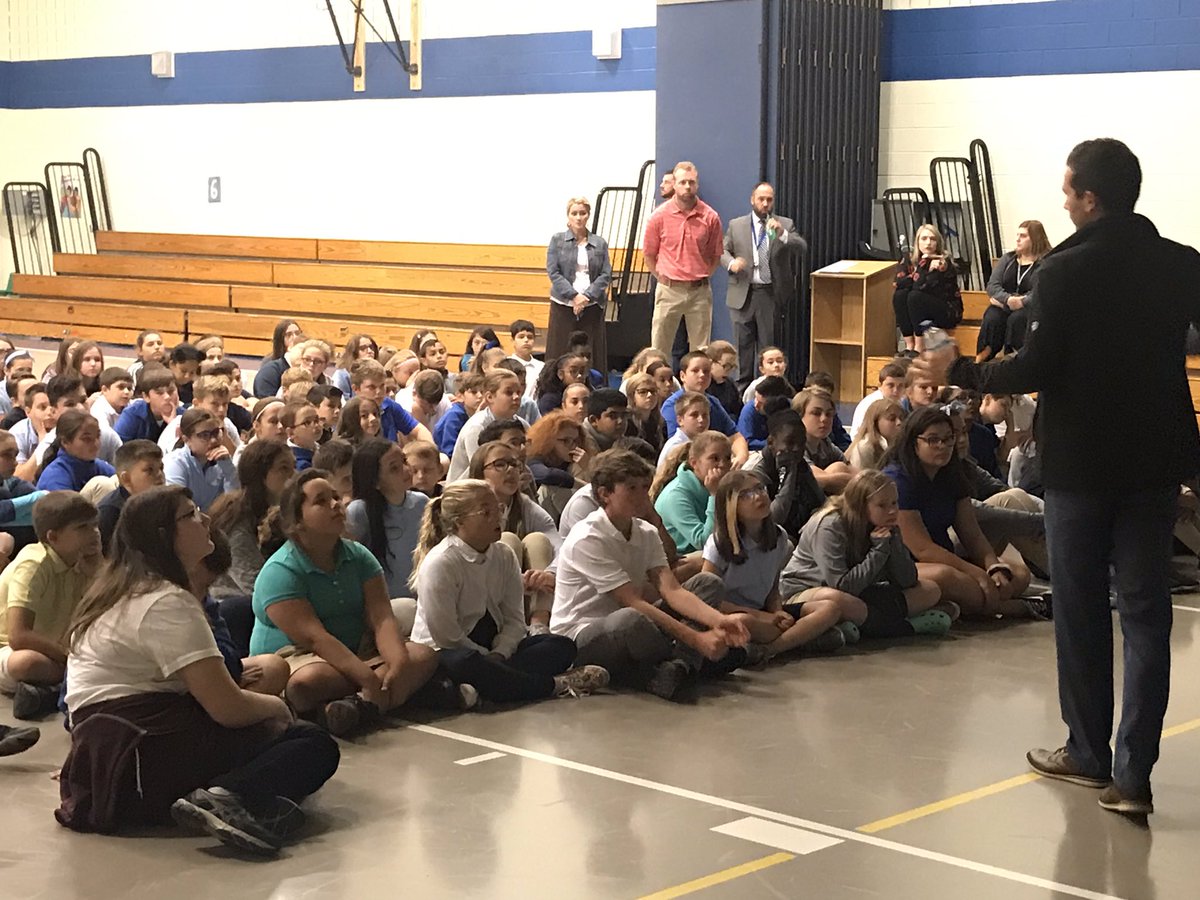 MidValleySC's tweet image. Thank you to the #FBI Scranton Office for speaking  to the students in 5th and 6th grade  at the Mid Valley Elementary Center regarding #Internet Safety.  @MidValleySD