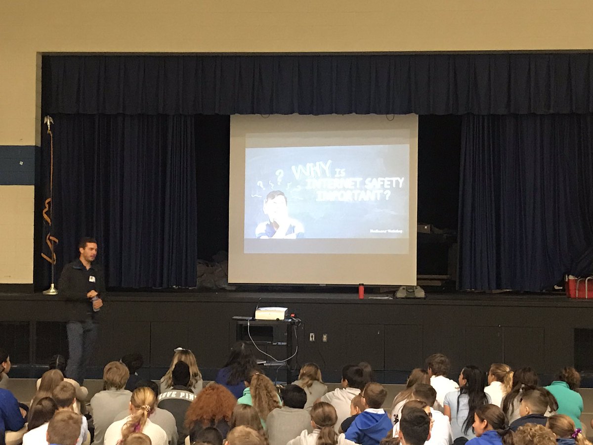MidValleySC's tweet image. Thank you to the #FBI Scranton Office for speaking  to the students in 5th and 6th grade  at the Mid Valley Elementary Center regarding #Internet Safety.  @MidValleySD
