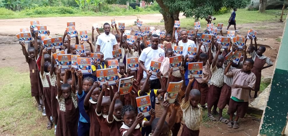 OnebookOnepen1's tweet photo. Today we launch the #OneBookOnePen campaign with donation of books and pens pupils in St. Philps Elementary school, Otan Ayegbaju and other elementary schools in the community.
We are committed to securing the future of the younger generation.
@fes_nigeria @NewVoicesNG @HamzyCODE https://t.co/OcT4zUBCOA