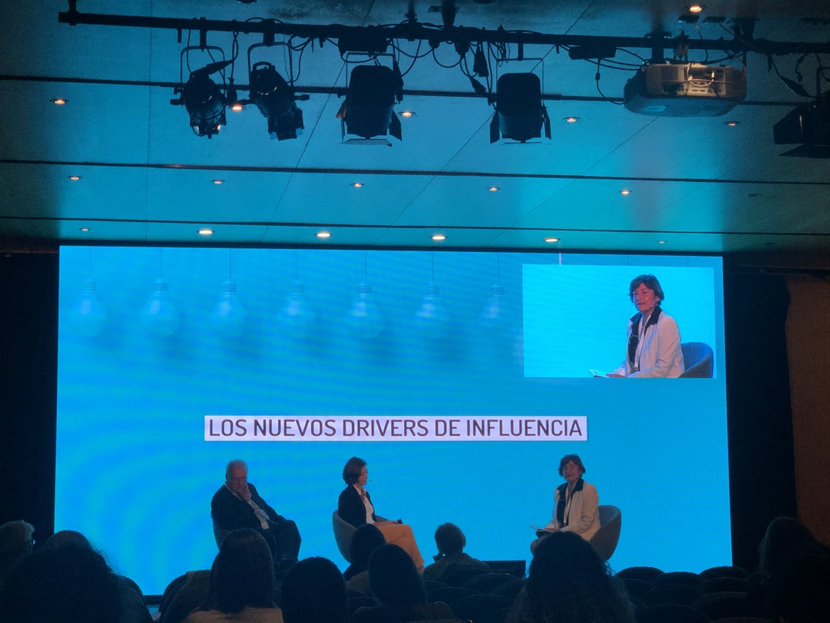 ChristianPasGal's tweet photo. “Ahora el usuario tiene la posibilidad de tener voz y hacerse oír de forma instantánea”. @ElenaBule, directora de comunicación de @TwitterEspana, habla sobre. #microactivismos en #LaComunicaciónHoy https://t.co/ooqzZCGcFz