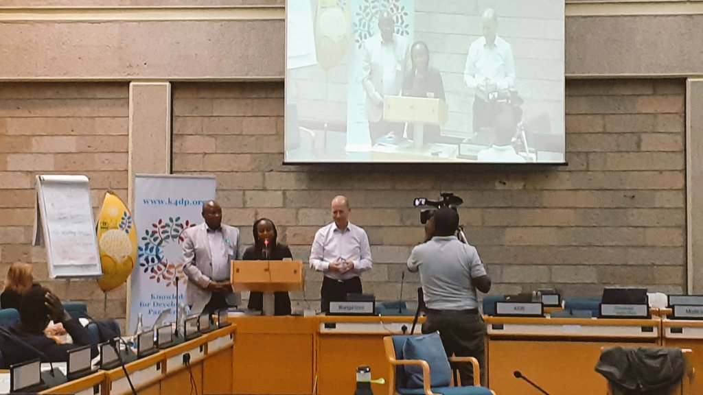 KnowledgeCityN's tweet photo. Closing remarks as we end our two day conference  
@AndreasBrandner 
@Pwwanjiku 
#knowledgeCity 
#K4dp 
#NairobiKnowledgeWeek https://t.co/y9UxZ17gjA