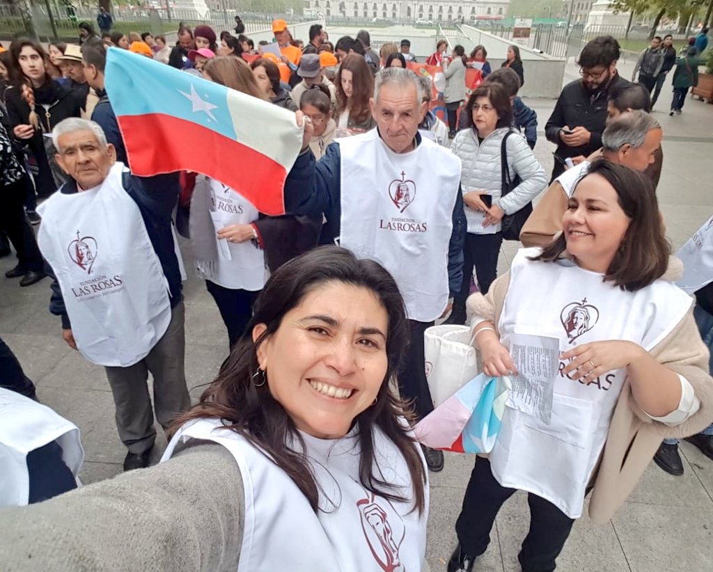 FundLasRosas's tweet photo. 🌹Comunidad @FundLasRosas participa en la V Caminata por el #Alzheimer... generando más conciencia social... 👵👴 #Coprad https://t.co/4eNUAPX0To