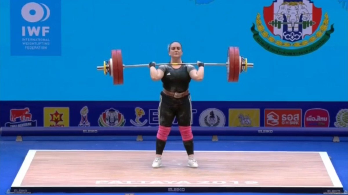 Nuestra deportista María Fernanda Valdés no pudo finalizar su participación en el Mundial de Levantamiento de Pesas, debido a un problema físico durante uno de sus intentos, cuando estaba peleando las medallas.
¡Ánimo, Feña! 💪💪💪