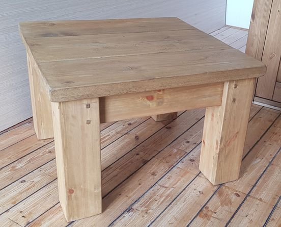 We are running an auction for a chance to purchase this charming Small Rustic Pine Coffee Table!

Head on over to our Facebook page for details: facebook.com/OldCoachHouseP…