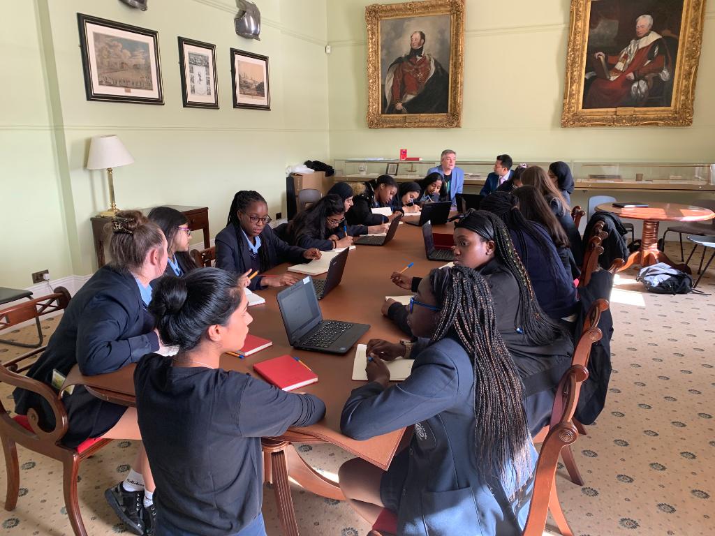 CiscoUKI's tweet photo. We've had an excellent day @RMASandhurst with @BritishArmy talking to the future generation about #STEM careers π©βπ¬π¨βπ»
Here's some bright sparks learning all about connected cars in our morning workshop π #RMASstem19 https://t.co/nG3DTfUQEv