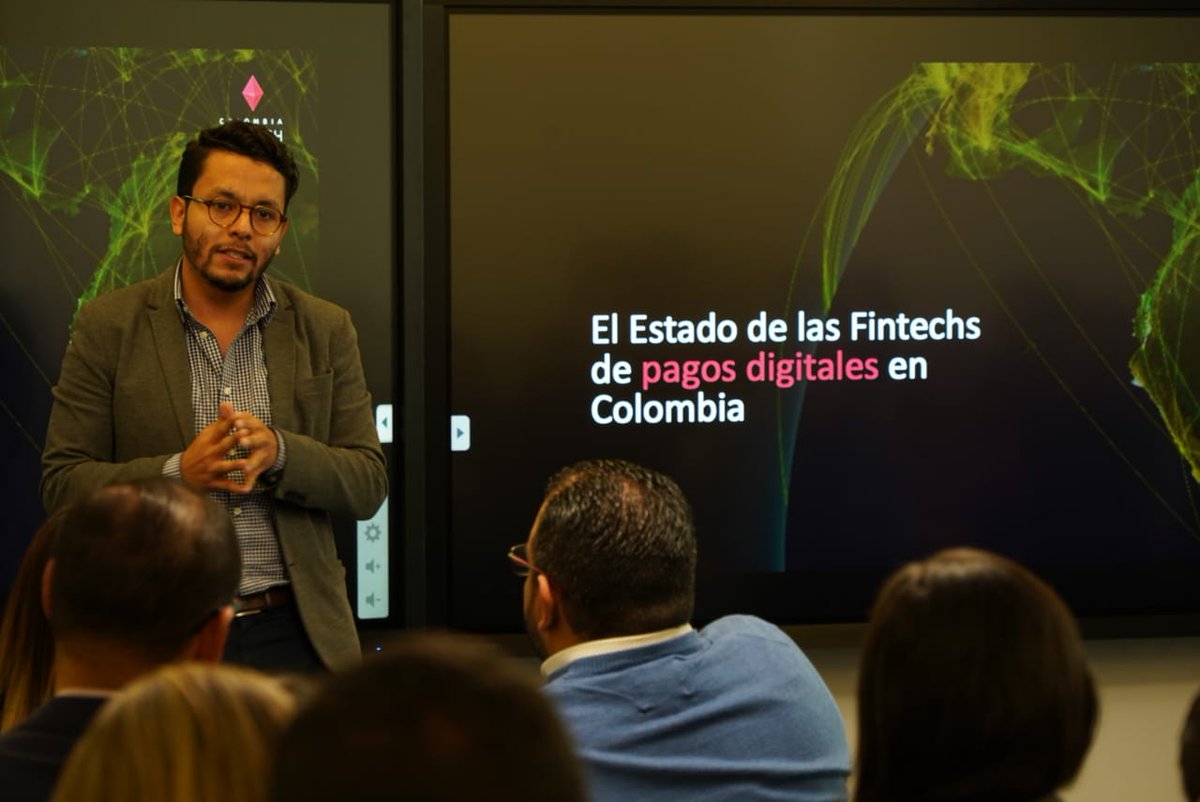 BBVASpark's tweet image. 🇨🇴“Estamos trabajando para promover el Open Banking en el país, esto para luchar contra la forma de esclavizar al consumidor financiero del siglo XXI: el efectivo y el gota a gota” @EdwinZacipa de @colombiafintech 

#DataDrivenMeetUp