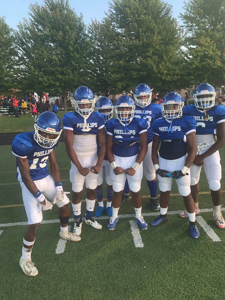 SheppardTeshaun's tweet photo. My Brothers On And Off The Field🔵⚪️ We’re Not Just A Team🏈 We’re A family⛓#RepDaRaq😤#Wildcats🐯#GreatWin🎯 https://t.co/MGwVaqefEH