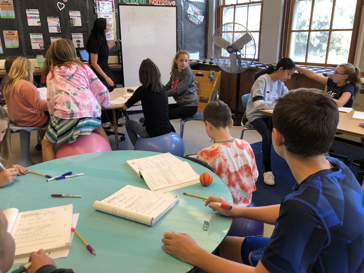 Coteaching win! <a href="/CB_salicea/">Selina Alicea</a> 🙋🏼‍♀️🙋🏻‍♀️
Teaching whole group while we project kids’ answers to discuss. Mixing high tech and low tech, blending students of all levels, and reteaching an unsure small group on the spot! #kutzcougarpride #CBMathElem