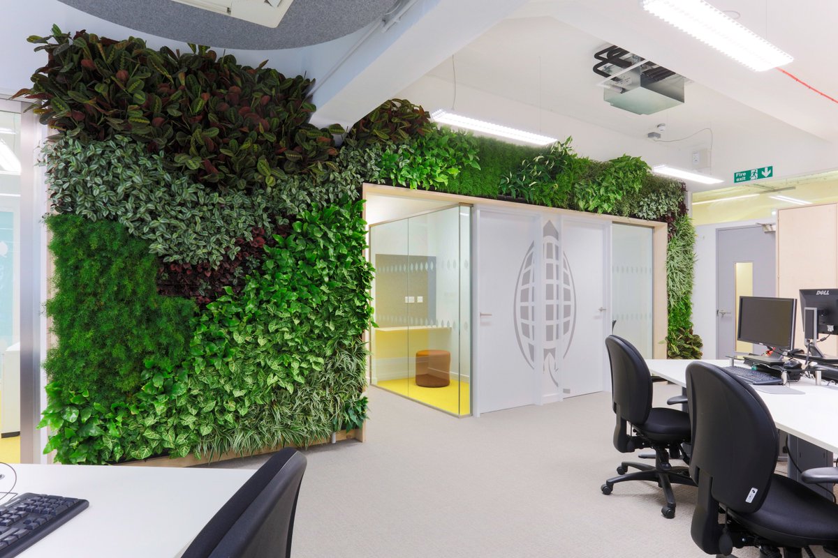 It’s a #RecyclingWeek special this #ThrowbackThursday! <a href="/UKGBC/">UK Green Building Council</a> wanted to champion its sustainability values with its office refurbishment. DESSO AirMaster Sphere contains ECONYL yarn, made from 100% recovered waste materials - the perfect choice! bit.ly/32Qmg4o