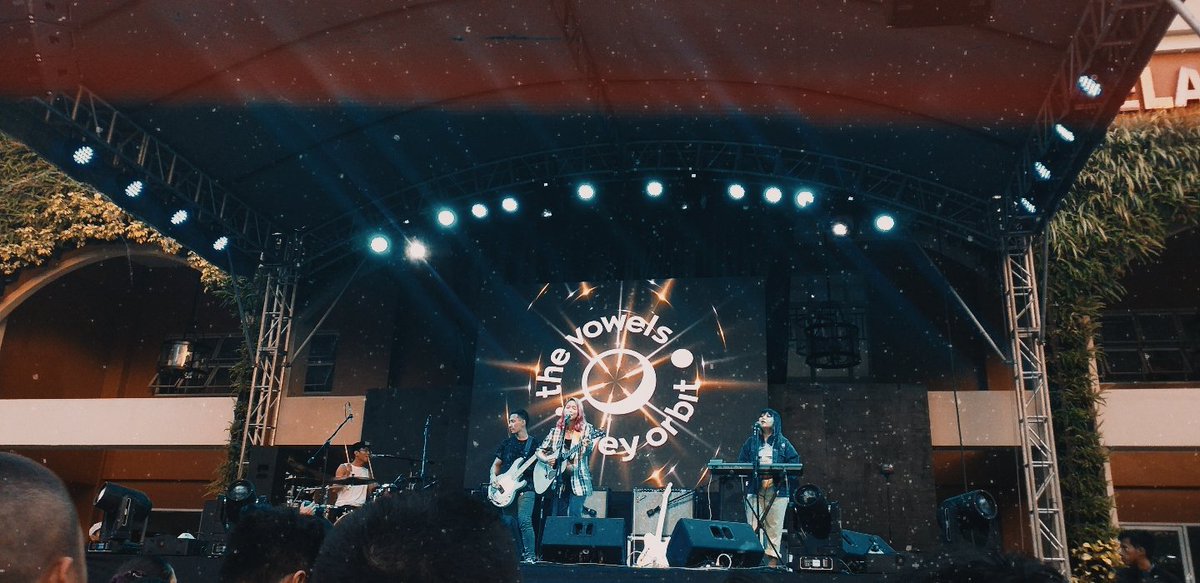 Mariaklaaar's tweet photo. paano ka hindi magiging masaya na pagkatapos mo mag-exam sa chemistry may ganitong papawi ng stress mo? AAAAAA SOLID🤘
#RBTSX @moonstar88band @GracenotePH https://t.co/jXkbdzu265