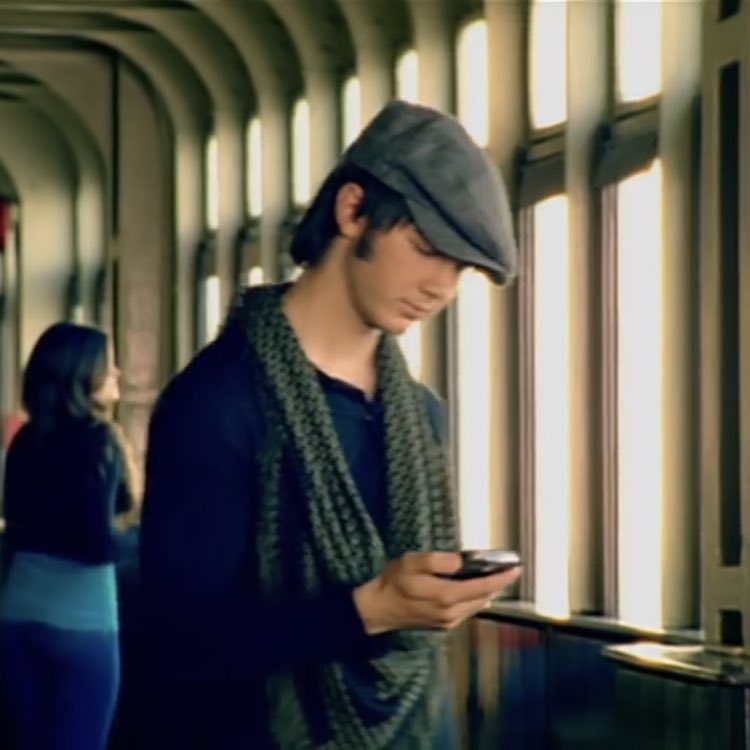 KevinJsAngels's tweet photo. When the person your texting takes forever to reply.. https://t.co/FWy5950xD3