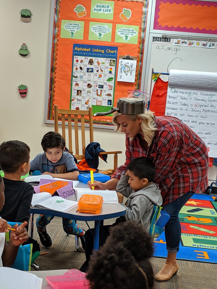 JablonskiWoolam's tweet photo. Fun learning about Johnny Appleseed in @MissStranak's Kindergarten classroom @hazelgrove_kck! 🍎 
#excellenceisrequired #studentsfirst #kckps @TMSanders2 https://t.co/T3ZjjzAuEh