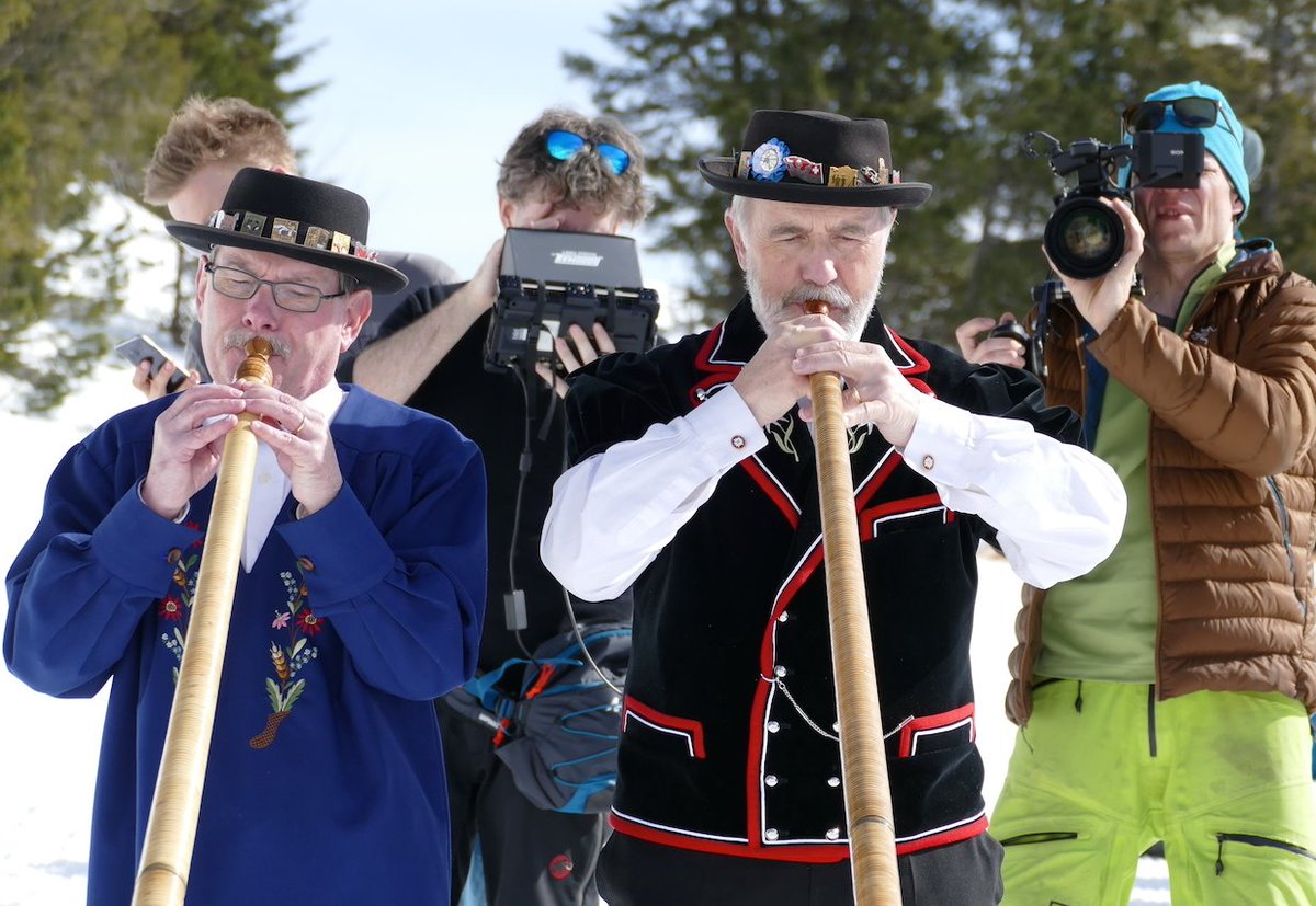 To all video journalists or video, journalism and animation students - whether beginner or professional: We want you! 
winteruniversiade2021.ch/team/jobs
#Lucerne2021 #WelcomeHome #Videojournalist #video #journalist #weneedyou #pleaseshare #photojournalism #videojournalism