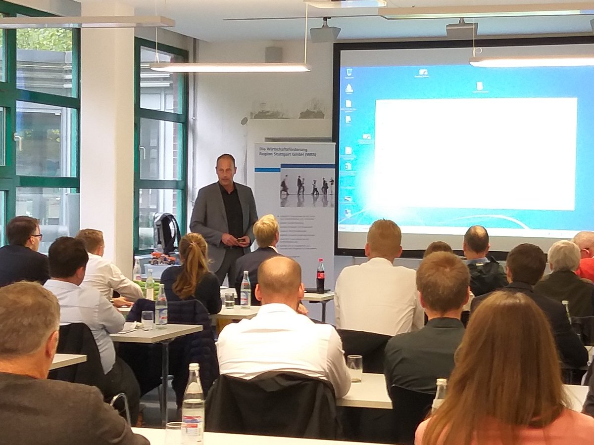 CarsCluster's tweet photo. TecNet #ConnectedCar Treffen bei @fkfs_stuttgart , Begrüßung durch Prof. Dr. H.-Ch. Reuss und Prof. A. Wagner @IT_Region @WRS_GmbH https://t.co/1idKwWLfqK
