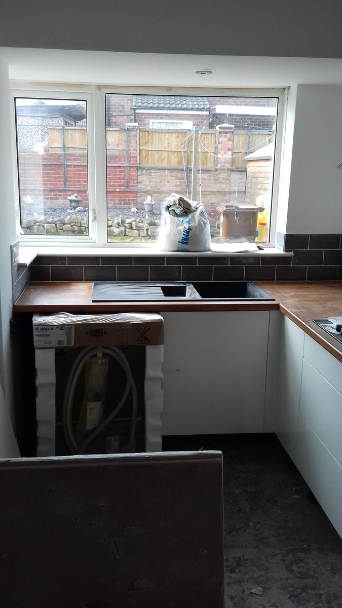 oakwood_tiling's tweet photo. Kitchen splashback. Metro tiles supplied by @SimplyTilesltd https://t.co/6ilMTnBmtm