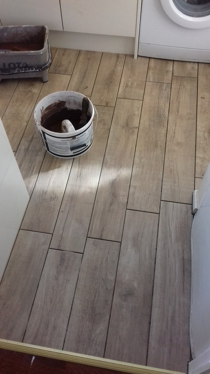 oakwood_tiling's tweet photo. Kitchen wall tiles and porcelain wood effect tiles supplied by @SimplyTilesltd https://t.co/1XxVat0Iep
