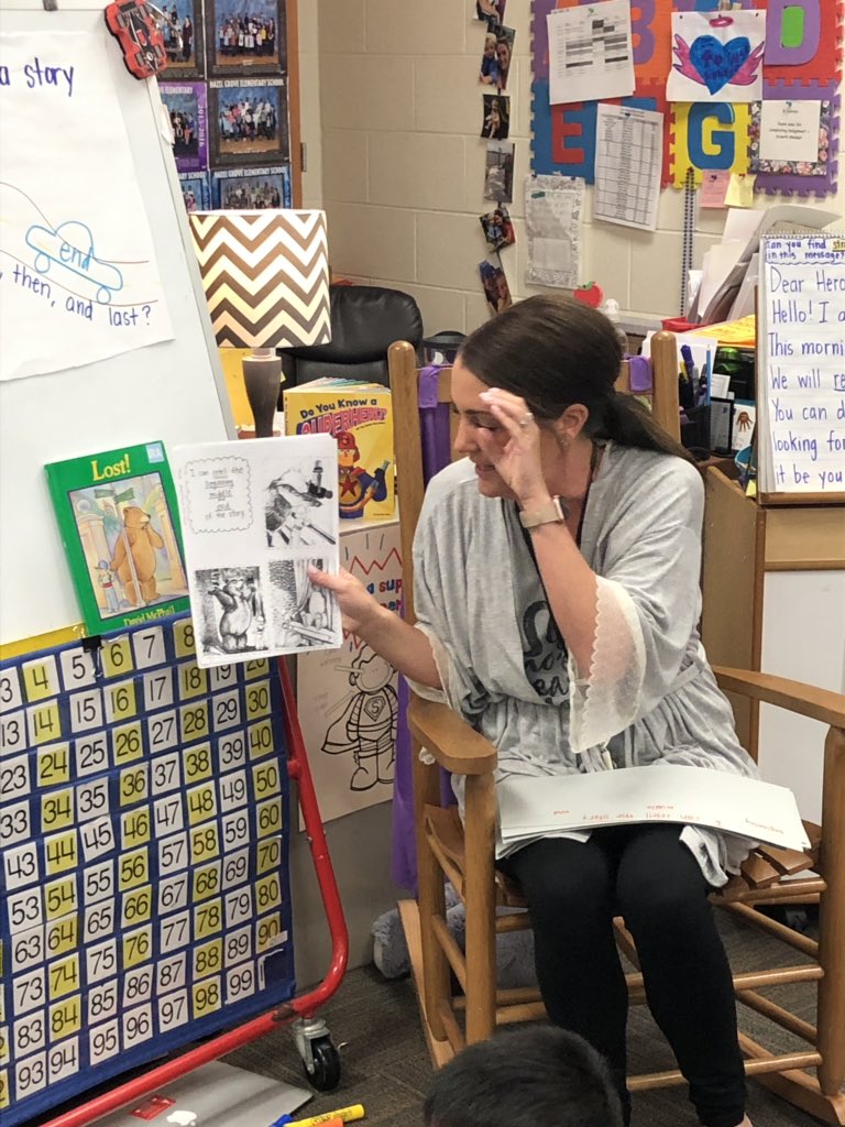 JasmineShimerda's tweet photo. @hazelgrove_kck Mrs. Lohrey is making connections for students from the Interactive Read Aloud, to morning message, to work they do in centers! #WeAreKCKPS #FPLiteracy @FPLiteracyTeam https://t.co/p3GO8lS40m