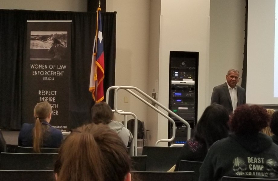 TxSmiley1's tweet photo. Enjoying listening to Mac Tristan this morning! #ServantLeadership @WEnforcement #DPSOA #womenofLawEnforcement https://t.co/TPquVqaD3H