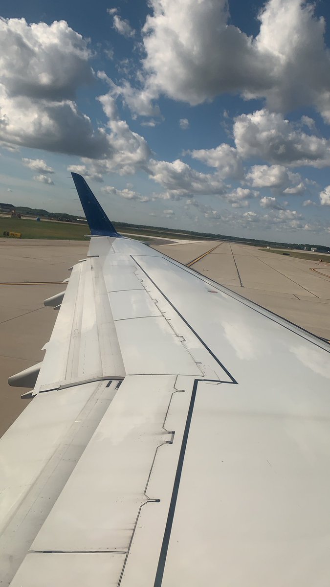 kellyfphares's tweet image. 7 days, 5 states (6 if you count the 12 miles I drove through WV) and more than 1000 mile road trip thru the Midwest.... FINALLY back on an airplane #embedlife