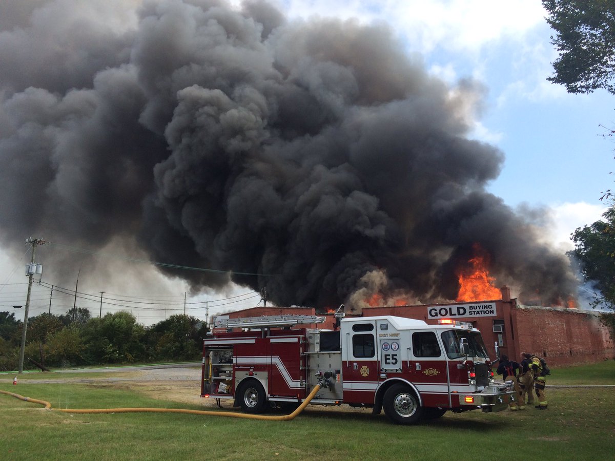 ACampbell_RMT's tweet photo. Business fire at 107 W. Highland St. Rocky Mount. https://t.co/Sx5X9g1QHx