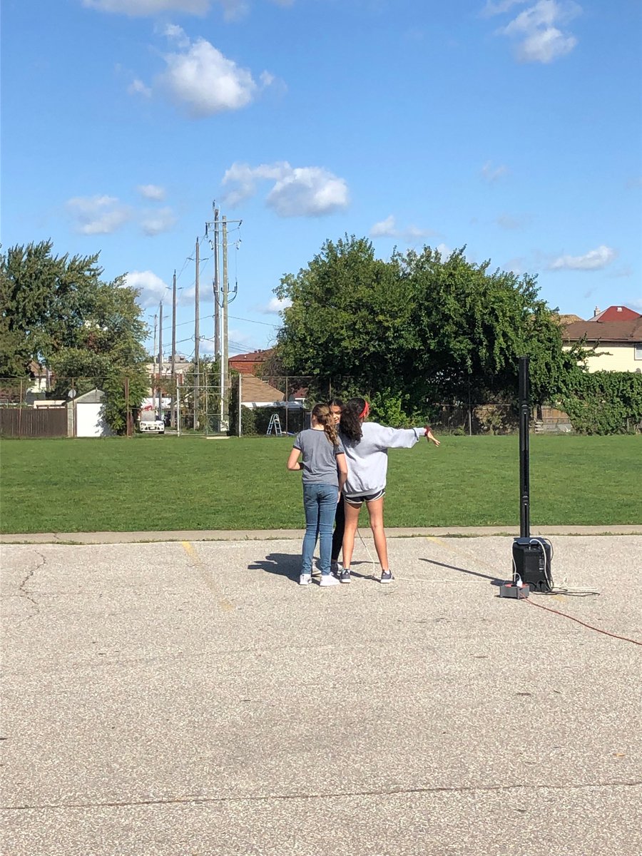 Rocking out before #terryfoxrun starts here at Giles! ⁦@GilesCondors⁩