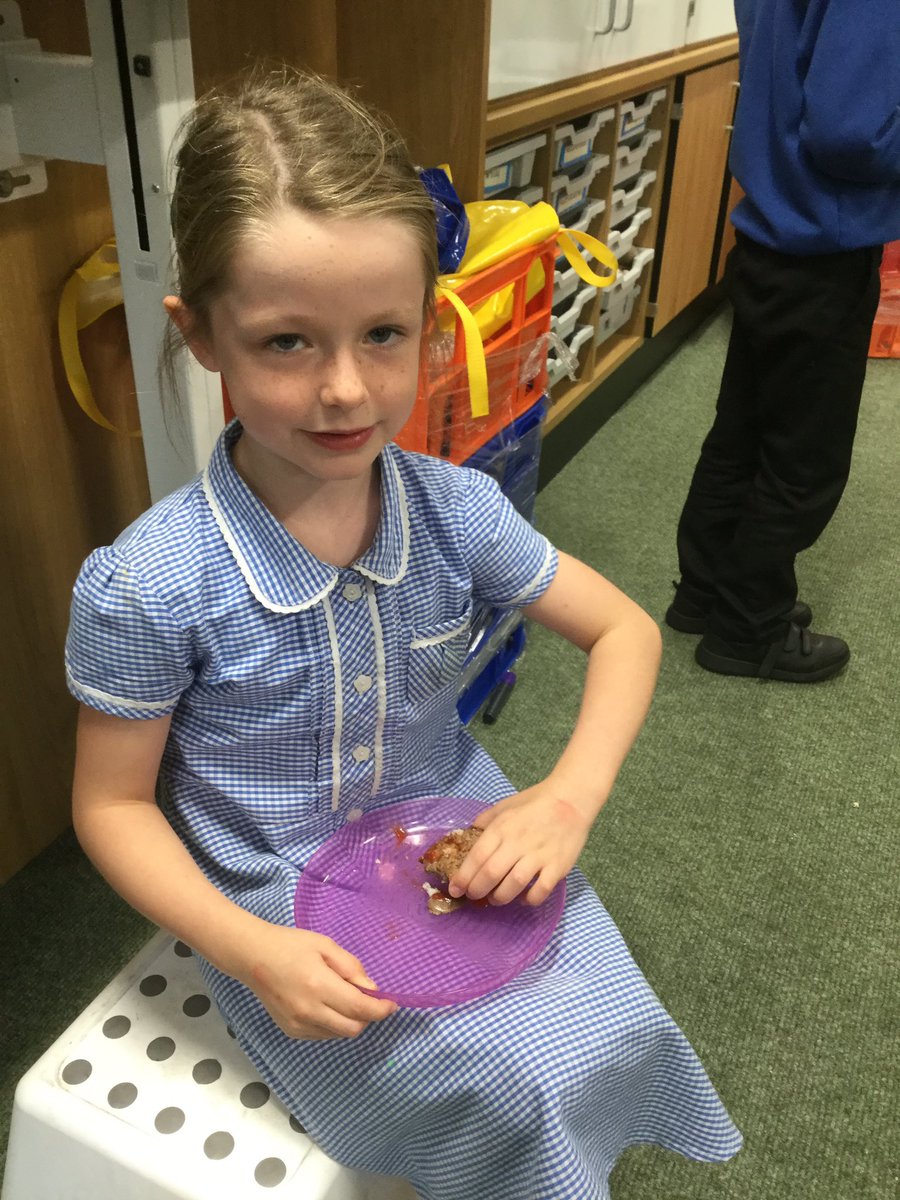 We felt so lucky to get back in the #stninden today with P1/2E. Today we were making burgers as part of our #farmtofork #gatetoplate topic 🐮🐔🐷🍔 #stirlingloveslearning #FoodForThought