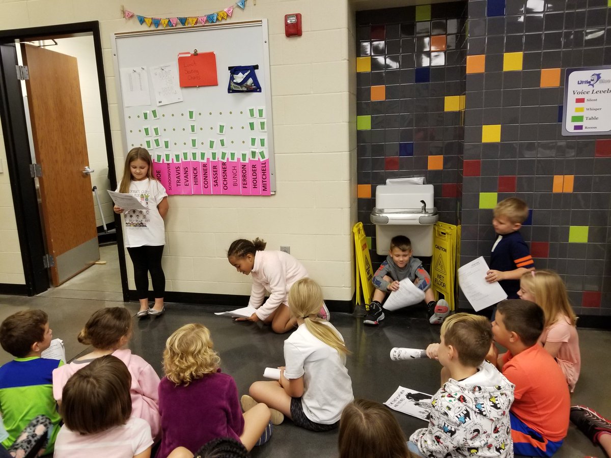 Mrs_EvansELD's tweet photo. Our 2nd graders performing different Reader's Theater. We have been talking about point of view and voice. @MrsSchoonover and @mrstravis18 https://t.co/u67hLPbCZk