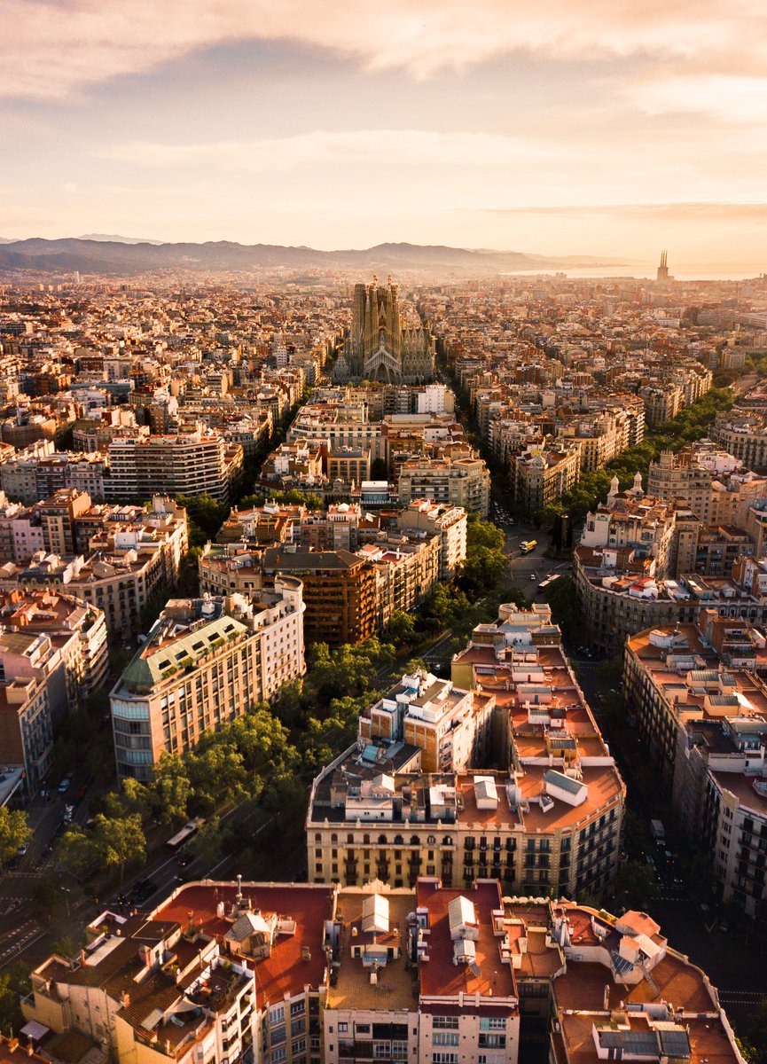 BarcelonaGuide1's tweet photo. A stunning panorama #photo from #Barcelona! Picture made by Alfons Taekema :) https://t.co/6W1tceEsnj