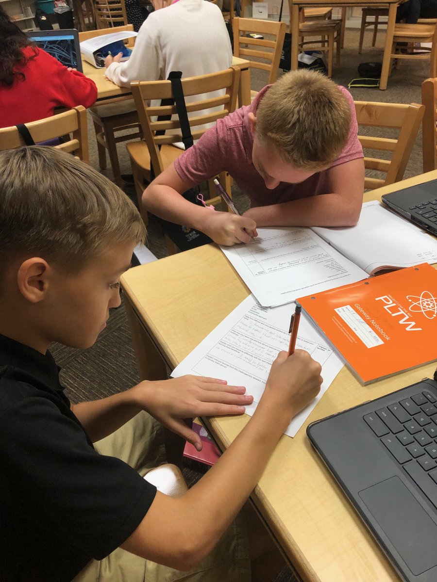apressley2's tweet photo. MMS App Creators reflect on their learning using content vocabulary in context. The debrief focuses on their learning process including collaboration, communication and computational thinking. 
 #MrsThornton_leading_the_ way #empoweredMMS ⁦@TCBOE⁩ ⁦@MunfordMiddleAL⁩ https://t.co/zF8nncIESq