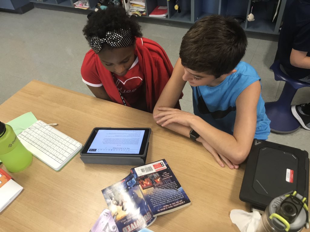 LDCs4CLDs's tweet photo. Peer editing in 3rd and 5th grade. All students were able to participate in this activity because of strategic partnerships. #languagebuddies #inspire96 #nativelanguagesupport #coteach https://t.co/7IYI9fwagn