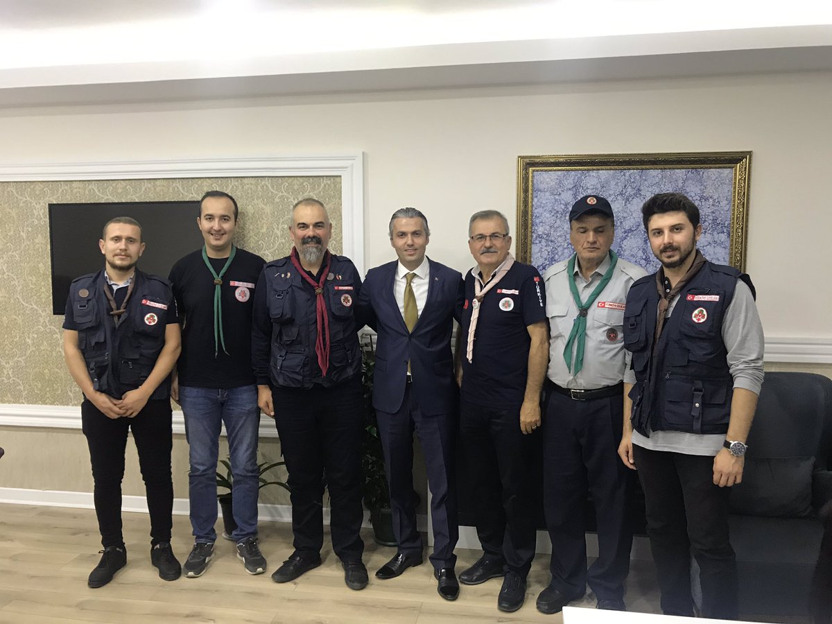 Ordu Gençlik ve İzcilik Derneği Yönetimi Milli Eğitim Müdürümüz Sayın Hasan ACU yu Ziyaret Etti
Yapılacak Projelerle İlgili İstişarelerde Bulunuldu  
#EğitimdeMarkaŞehirAltınordu