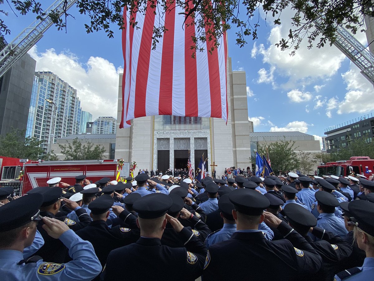 HoustonFire's tweet photo. In Honor of our fallen brother Kenneth Stavinoha The Wall of Honor https://t.co/pQ8eOexIK9