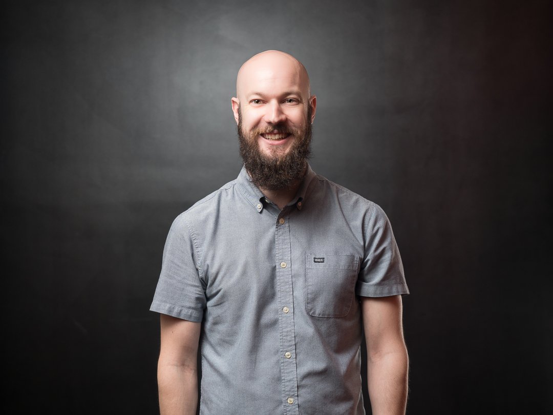 CrewCutsNYC's tweet image. Meet Eric Schwalbe, colorist extraordinaire. He’s been our lead colorist for the past 5 years and a part of the Crew Cuts family for 9. When he’s isn’t grading our latest campaign, Eric enjoys craft beer and live music. 
vimeo.com/362567334/d647…