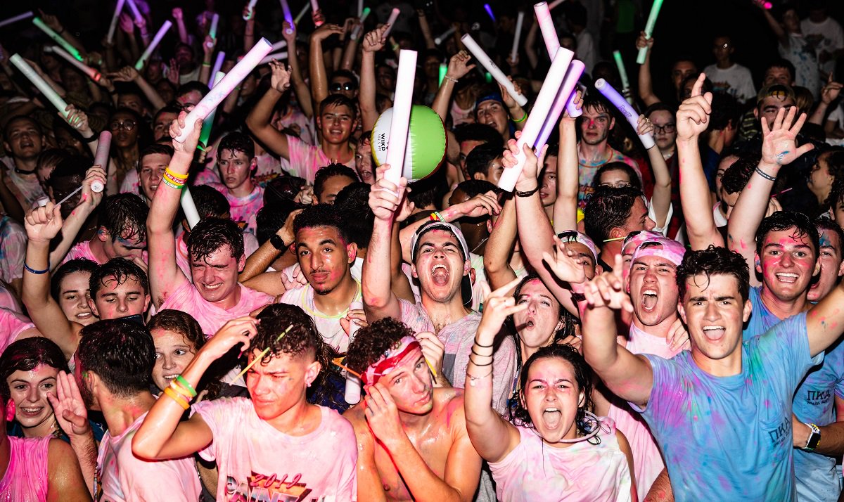 ERAU_Daytona's tweet photo. #TBT to Paint U โ Embry-Riddle's own paint rave โ during Orientation Week. This gets us excited for all the Homecoming Week festivities! @ERAUSGADB @erausesu Photo credit: Abigail Johnson, @The_Avion #ThrowbackThursday #PaintU #ERAUdaytona https://t.co/GRmisBEczE