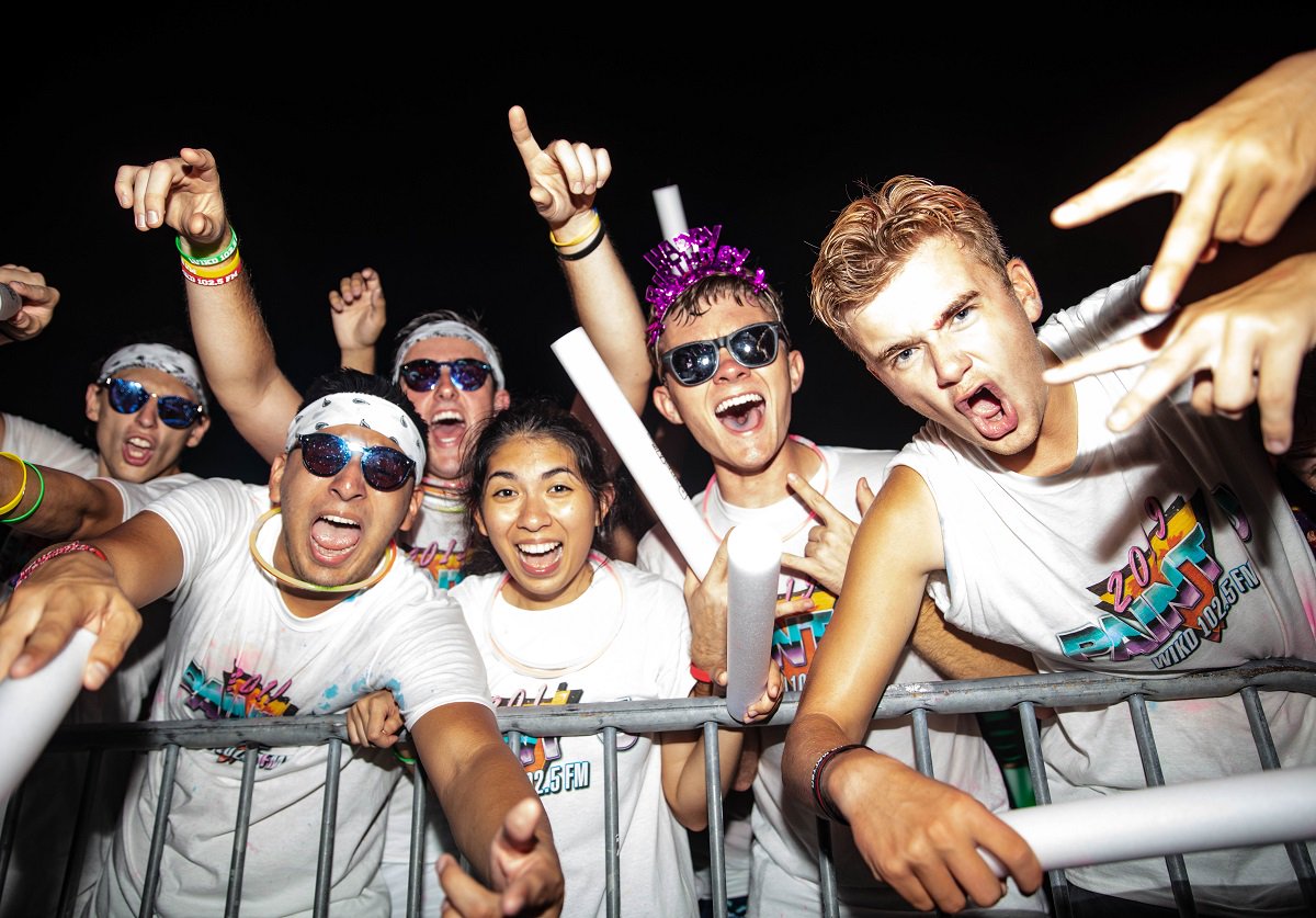 ERAU_Daytona's tweet photo. #TBT to Paint U โ Embry-Riddle's own paint rave โ during Orientation Week. This gets us excited for all the Homecoming Week festivities! @ERAUSGADB @erausesu Photo credit: Abigail Johnson, @The_Avion #ThrowbackThursday #PaintU #ERAUdaytona https://t.co/GRmisBEczE