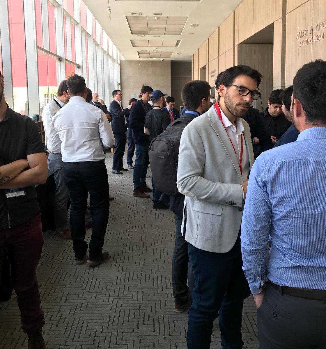 FinnovatingHub's tweet photo. ¡Un breve descanso y mucho networking  antes de empezar con la 1ªsesión de #workshops ! 🚀🚀 

#uFinTechCHILE https://t.co/oB3UKp0dsE