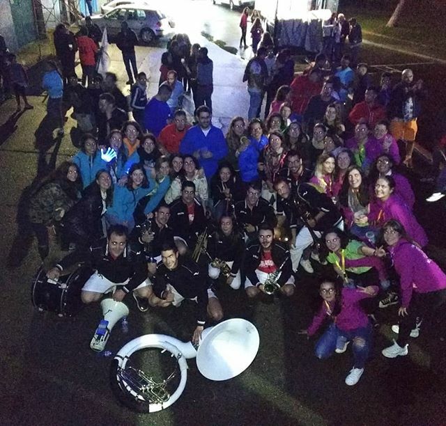 HOOOOOOLA NOTEROS Y NOTERAS DEL MUNDO VIRTUAL, QUE TAL VA TODO❓🎵 Hace tiempo que no os subíamos nada... es que con la vuelta a la rutina estamos que no paramos😅
En esta ocasión os queremos enseñar la foto que nos hicimos el pasado sábado con la marav… ift.tt/2lqQA5u