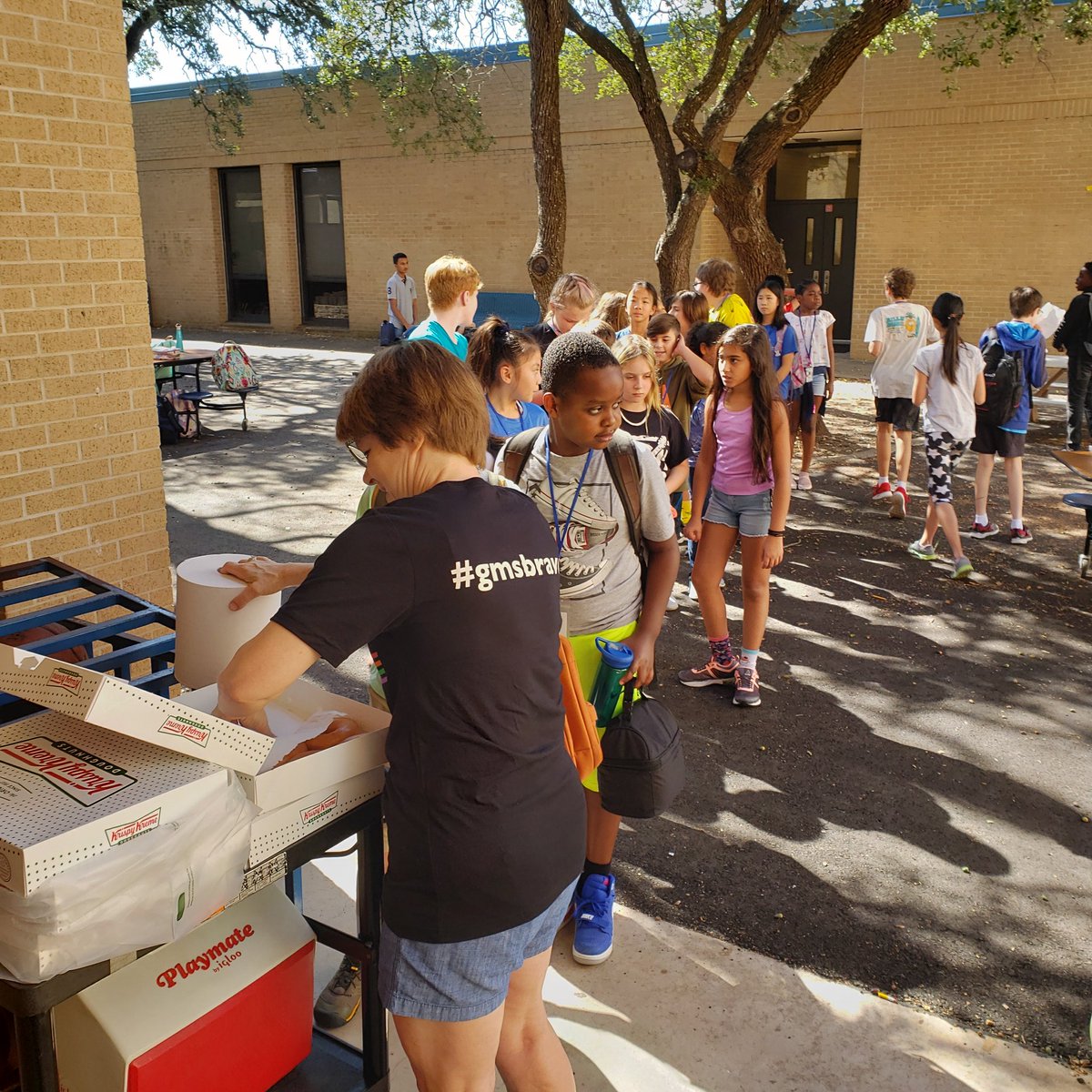 The donut line is open! Congratulations House Ryzyko on 1st 6 weeks win. Donut line is open!