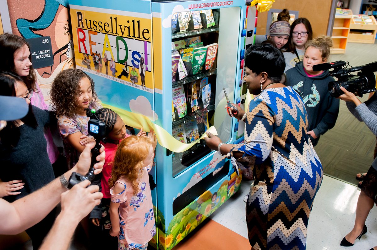 SLIDE SHOW: Russellville school gets Inchy the Worm book vending machine. For more, check out @BGDN_edbeat & bgdailynews.com/news/slide-sho…