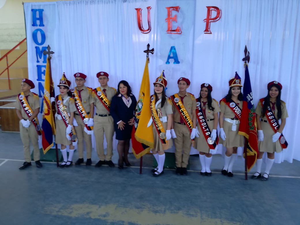 Guadalu69841623's tweet photo. Ahora En la Unidad Educativa Paltas, Directora Distrital participa del acto de juramento a la bandera de los estudiantes del tercer año de bachillerato y la proclamación de abanderados y escoltas.
#DiaDeLaBanderaEC https://t.co/RWfT3MH5QD