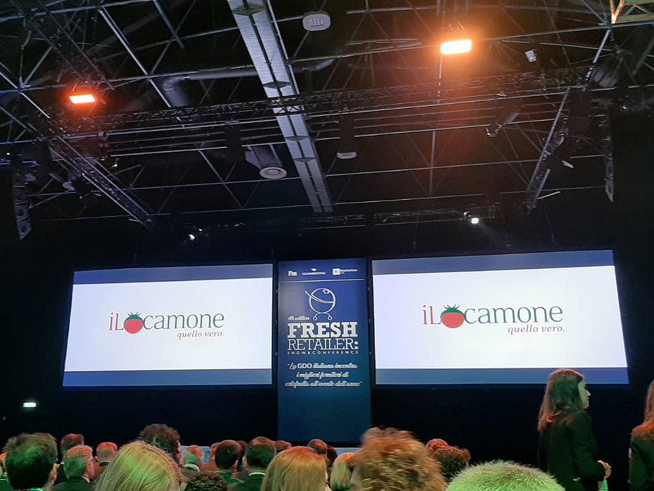 SyngentaItalia's tweet photo. #iLcamonequellovero, protagonista dell'intervento di @soniaperonaci, a #FreshRetailer, sulle nuove modalità di comunicare l'ortofrutta nell'era digitale dove #storytelling e supporto dei #food #influencer diventano la chiave per una comunicazione efficace e genuina.
#iLcamone https://t.co/mxhBtjMKny