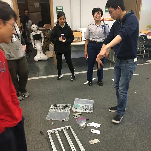 We’re working real hard to get tote robot done on time! Wish us luck! #frc4669 #omgrobots #firstroboticscalifornia ift.tt/2mULK0M