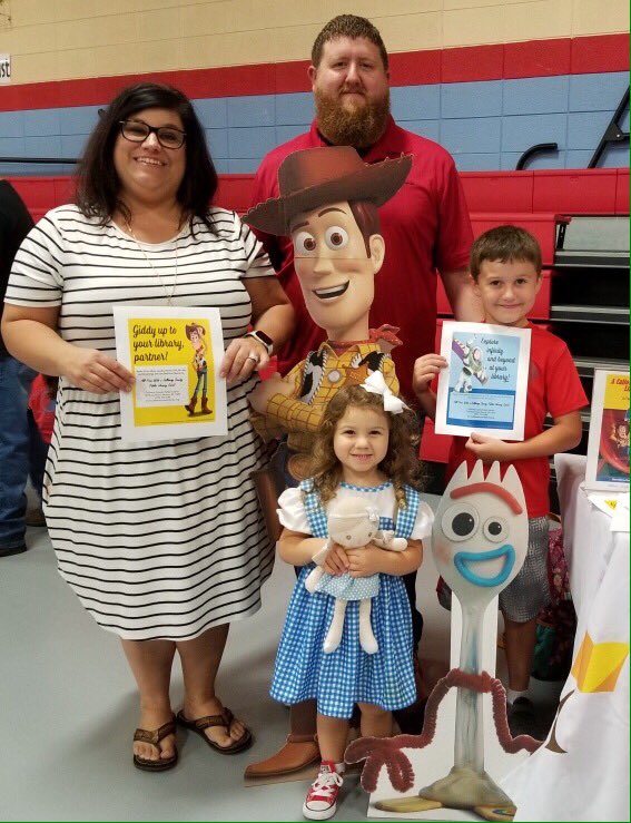 CCPLGreatStuff's tweet photo. Southwest Calloway Elementary Family Reading Night...

Such fun visiting with the awesome readers Southwest Calloway Elementary this evening! @SouthwestLaker

#callowaycountylibrary
#CallowaySchools https://t.co/TaGSqOXbRE